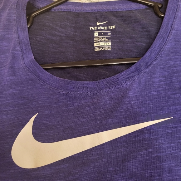 Nike  Dri-Fit  Swoosh T-Shirt Women's Size XL - Picture 2 of 2